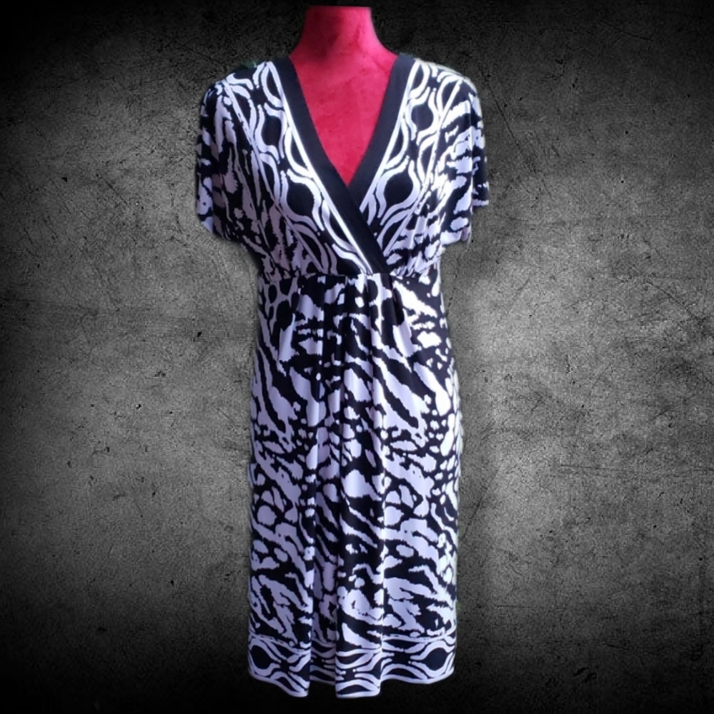 AB Studio Black & White Easy Dress Size Medium